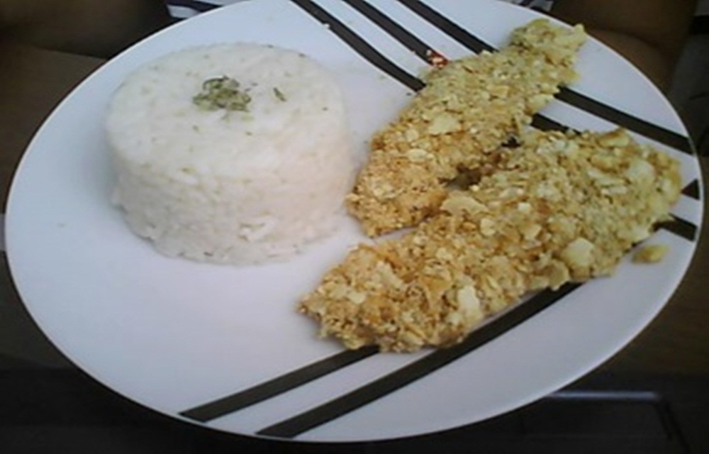 Ir para  <ul>
	<li>1/2 pacote de biscoito &aacute;gua;</li>
	<li>1 envelope de creme de cebola;</li>
	<li>1 lata de creme de leite;</li>
	<li>500 g de peito de frango desossado (cortado em...